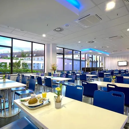 德累斯顿市宜必思快捷酒店 *